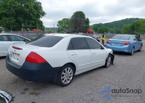 2006 Honda Accord 3.0 Ex from USA, damaged, VIN 1HGCM66886A071999
